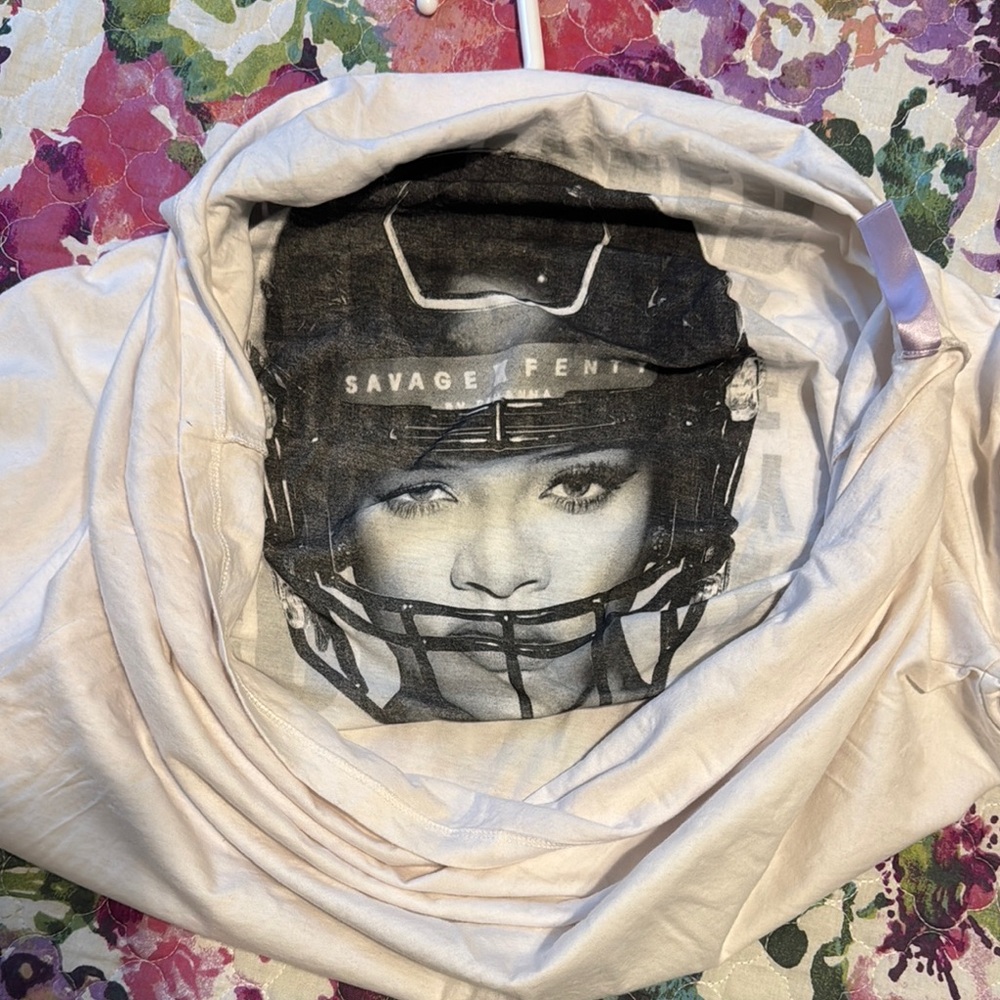 Rihanna Concert Graphic T-Shirt - White - Picture 2 of 4